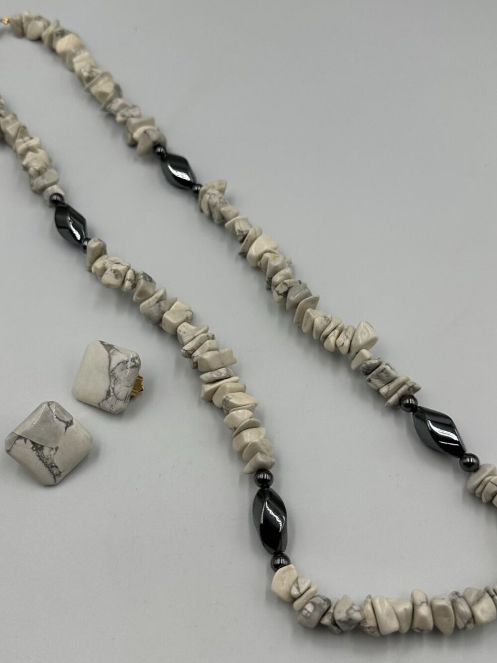 Magnesite Beaded Necklace Earrings Set Chip Beads Hematite Accents Clip On 28"